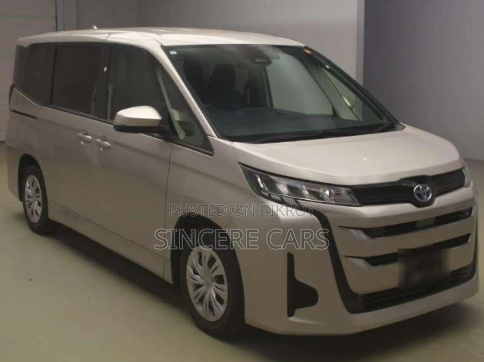 Toyota Noah 2022 Beige