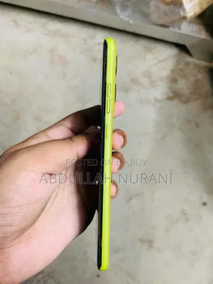 Motorola Moto G85 128 GB Yellow