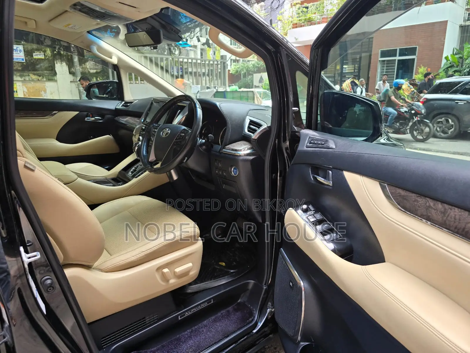 Toyota Alphard 2.5 Hybrid All-Wheel Drive 2019 Black