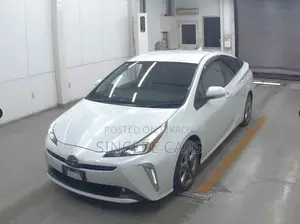Toyota Prius 2021 Pearl