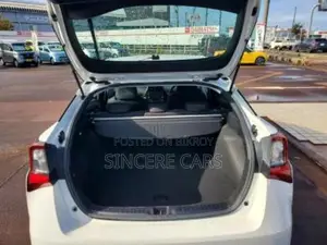 Toyota Prius 2021 Pearl