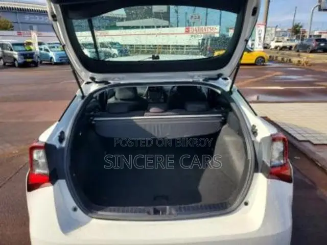 Toyota Prius 2021 Pearl