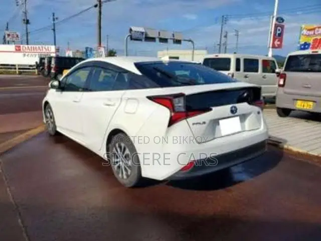 Toyota Prius 2021 Pearl
