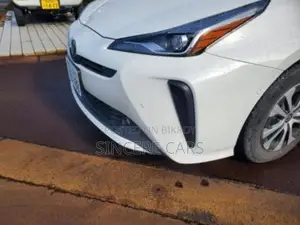 Toyota Prius 2021 Pearl