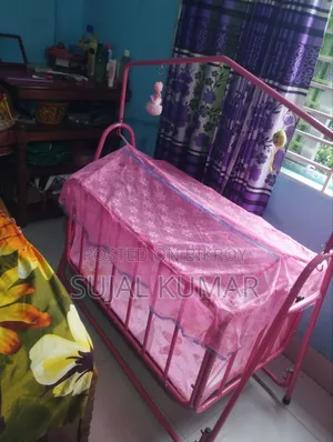 একটি দোলনা বিক্রি করা হবে