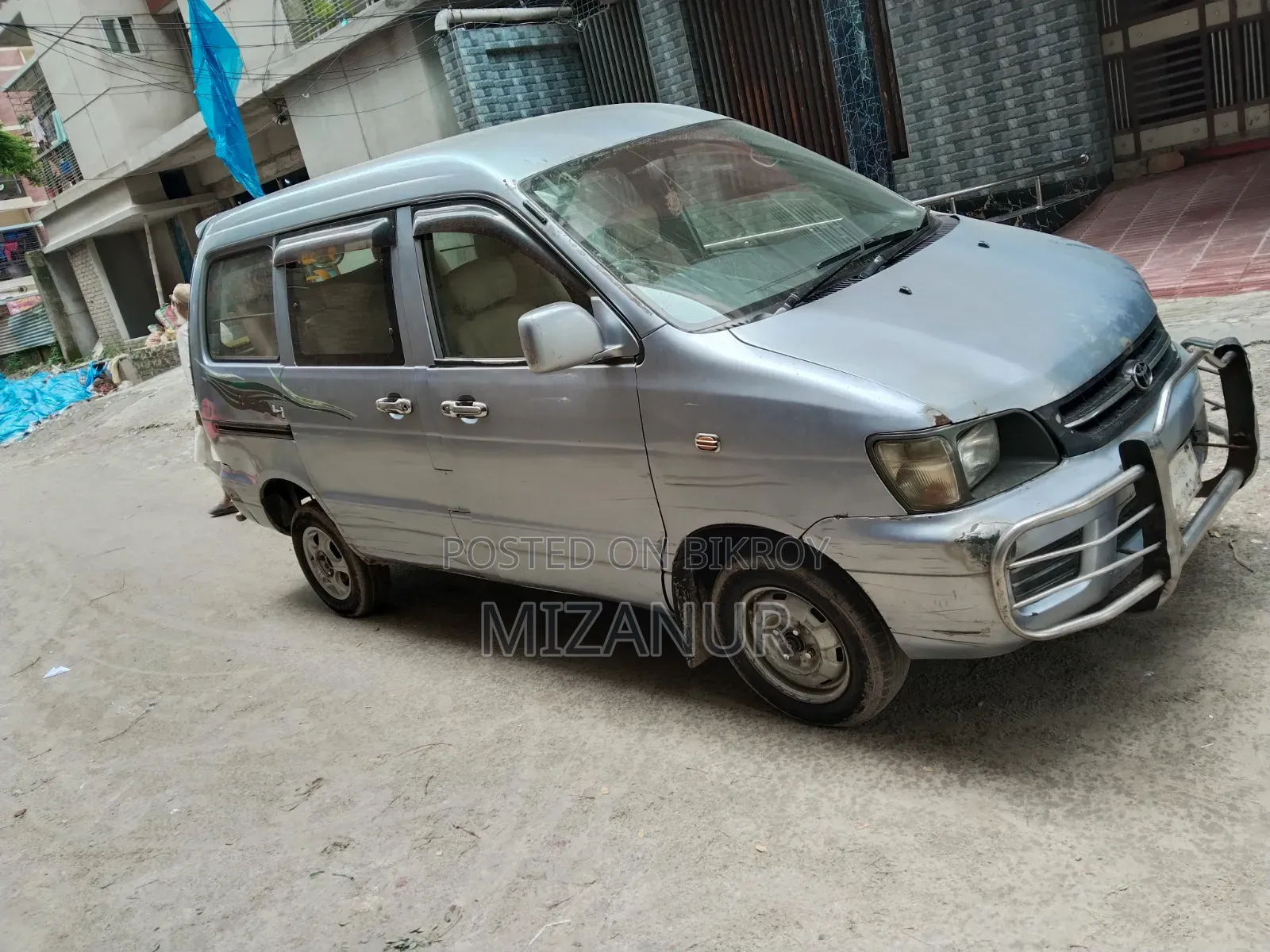 টয়োটা নোয়া ২০০১ সিলভার