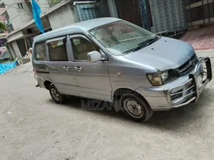 টয়োটা নোয়া ২০০১ সিলভার