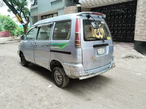 টয়োটা নোয়া ২০০১ সিলভার