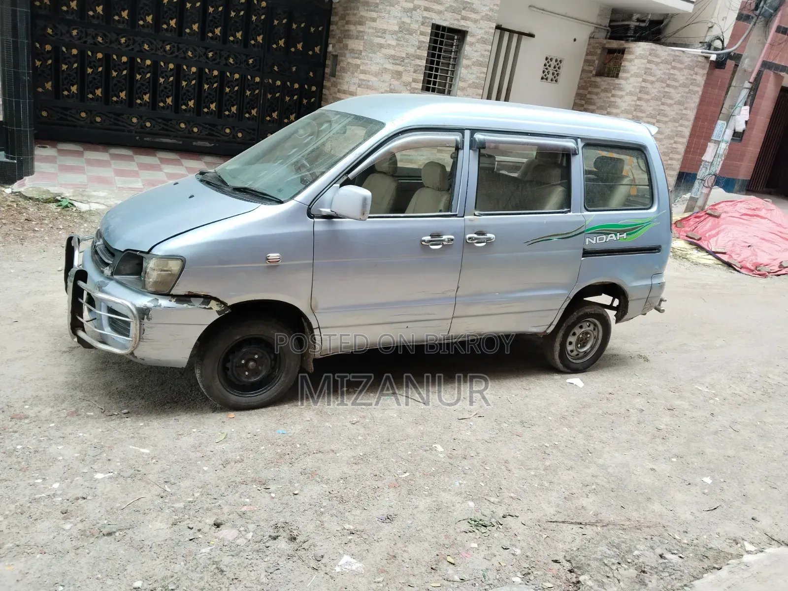 টয়োটা নোয়া ২০০১ সিলভার