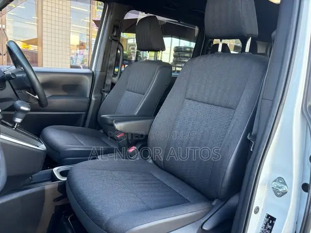 Toyota Noah 2022 Pearl
