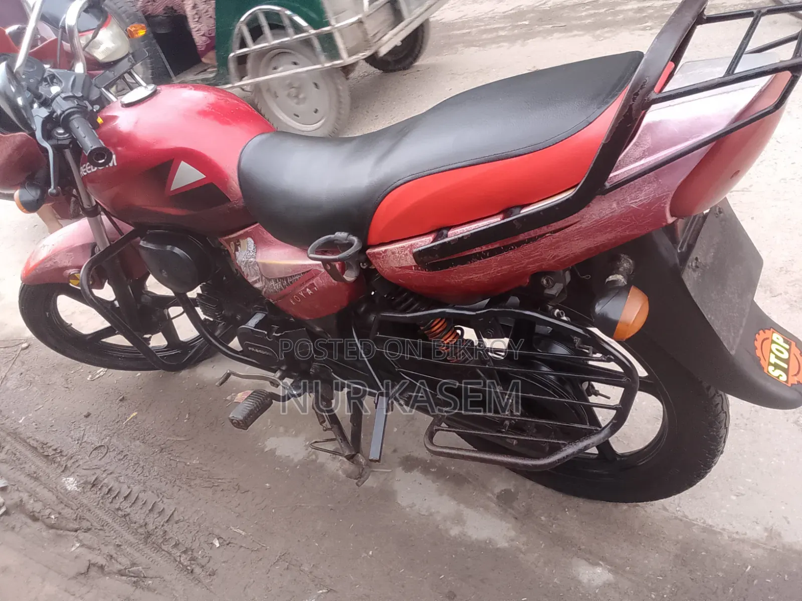 মোটরসাইকেল ২০১৬ লাল