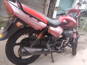 মোটরসাইকেল ২০১৬ লাল