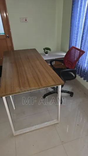 ডিরেক্টর টেবিল। এল শেপ