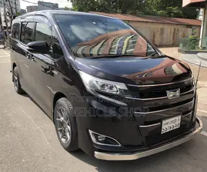 Toyota Noah 1.8 FWD Hybrid (7 seater) 2017 Maroon