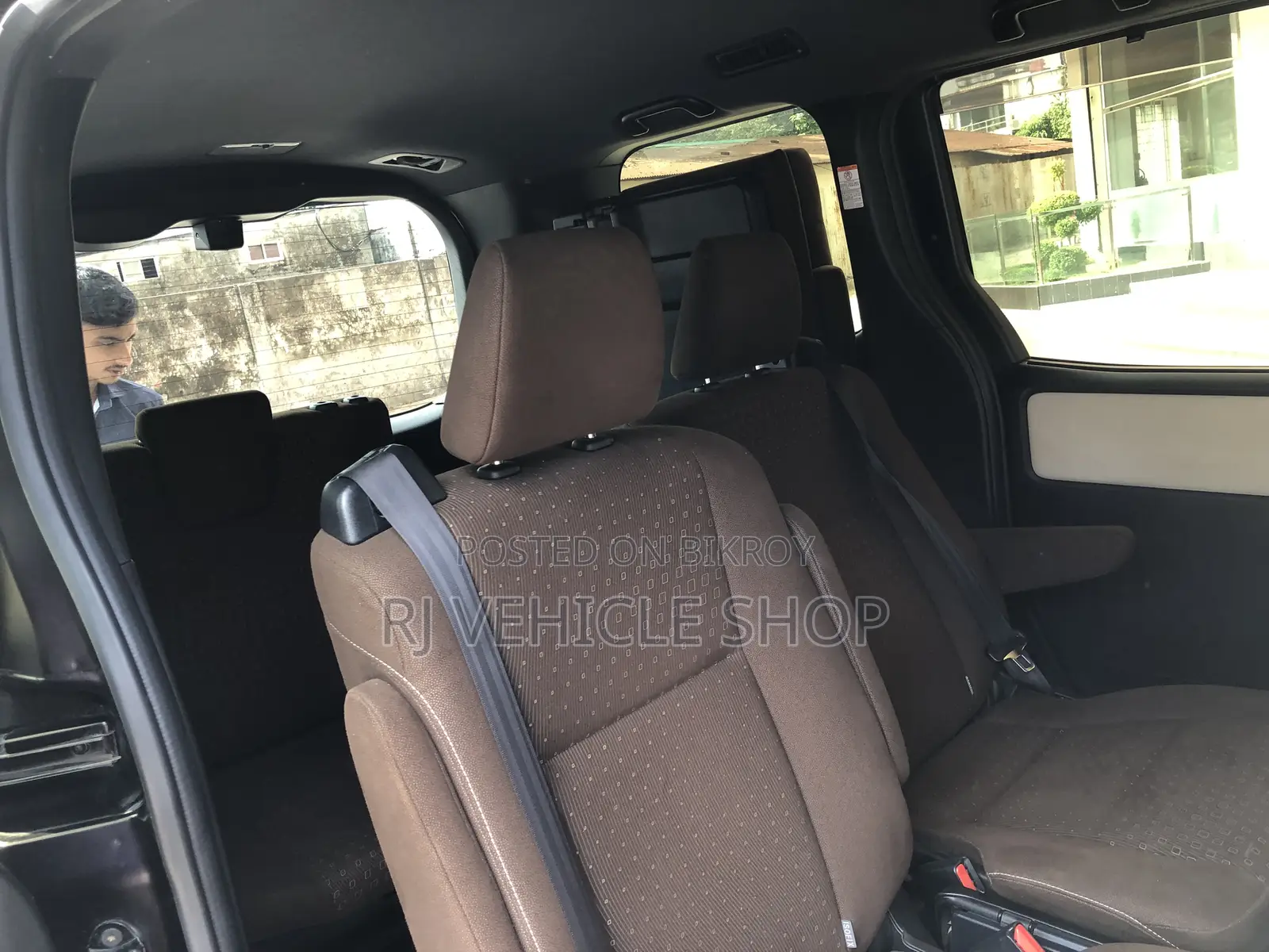 Toyota Noah 1.8 FWD Hybrid (7 seater) 2017 Maroon
