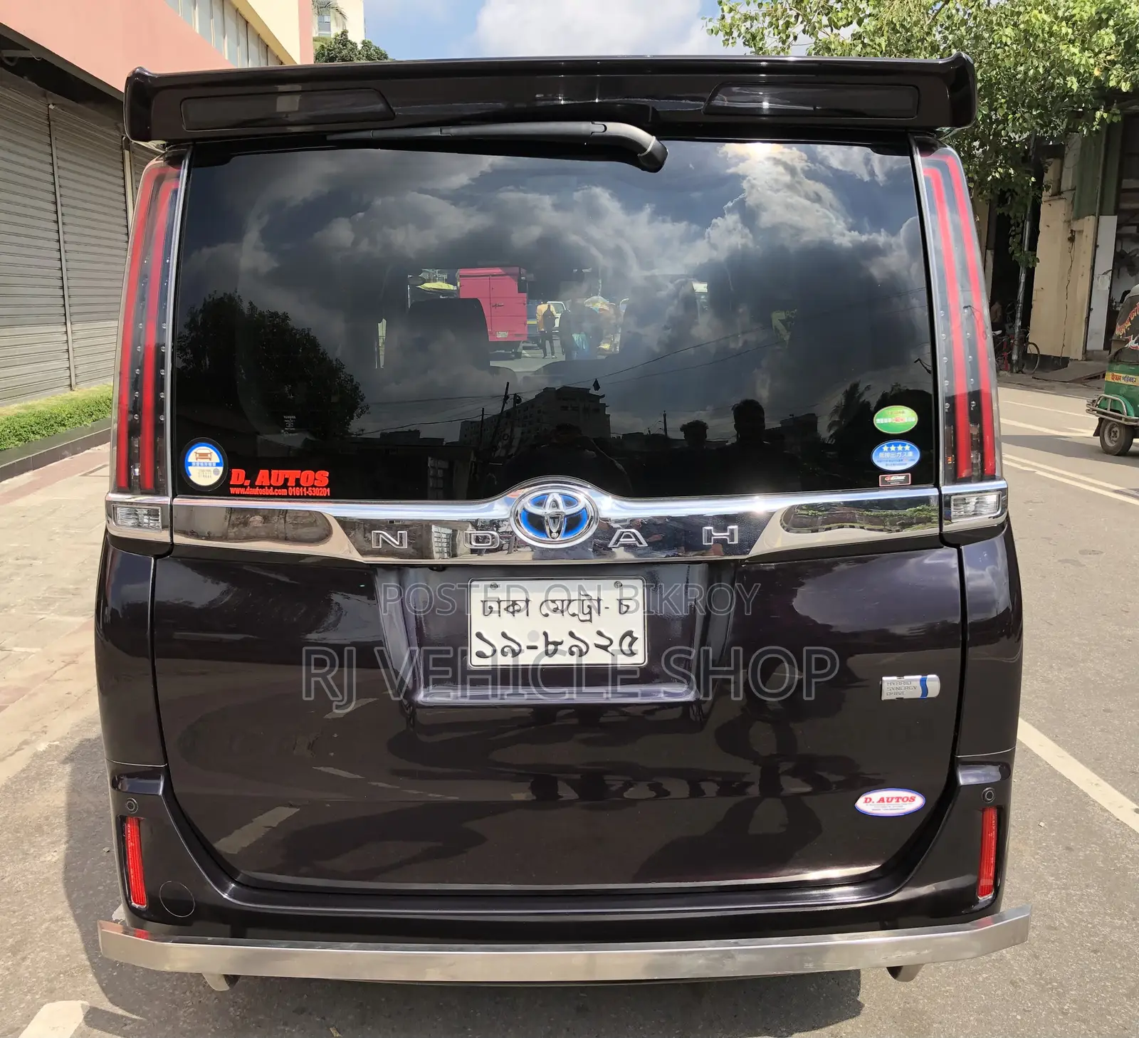 Toyota Noah 1.8 FWD Hybrid (7 seater) 2017 Maroon