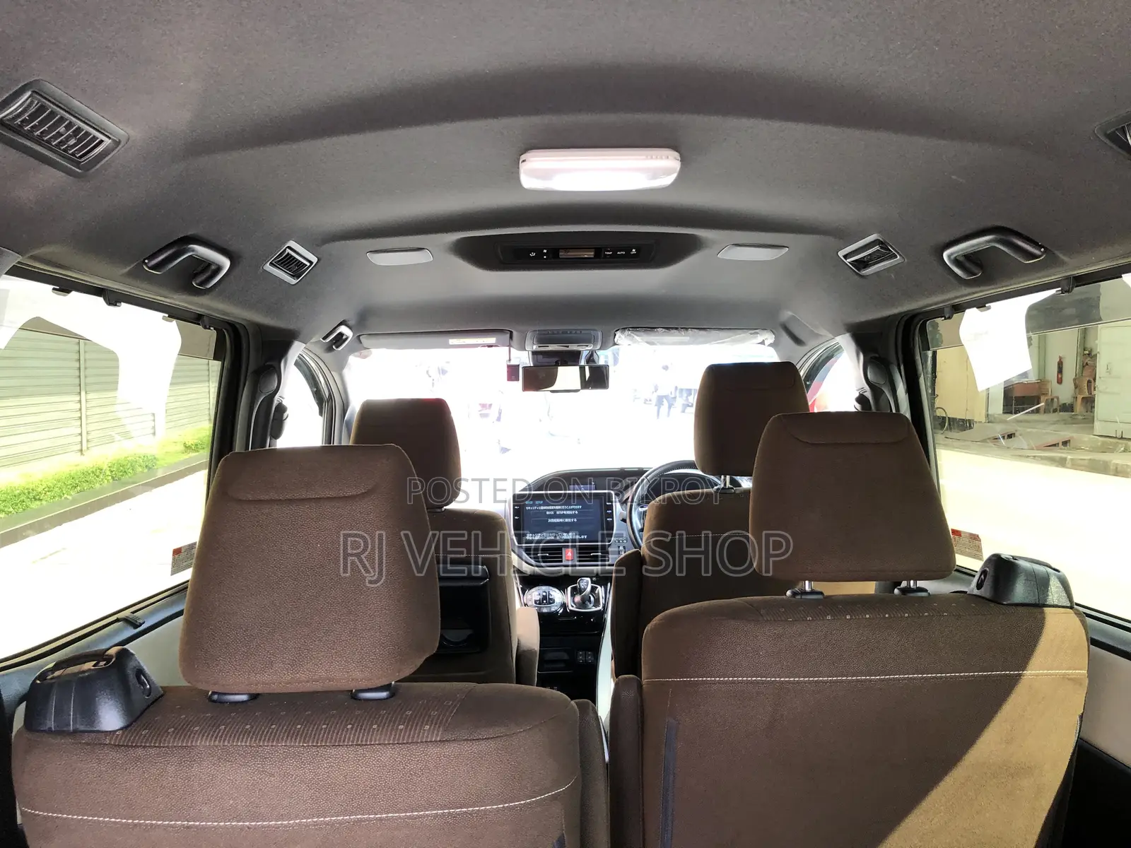 Toyota Noah 1.8 FWD Hybrid (7 seater) 2017 Maroon