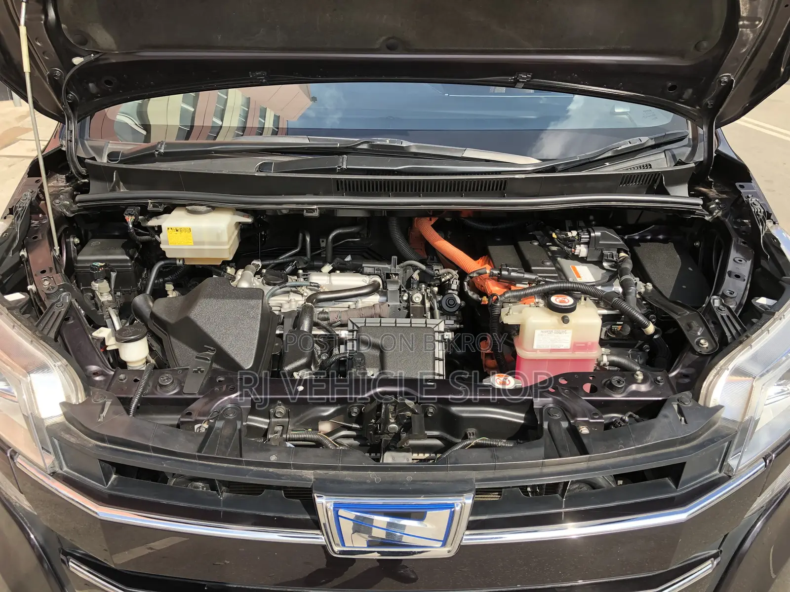 Toyota Noah 1.8 FWD Hybrid (7 seater) 2017 Maroon