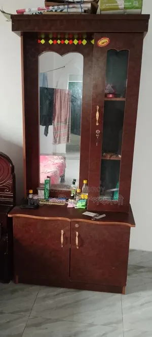 খাট এবং ড্রেসিং টেবিল