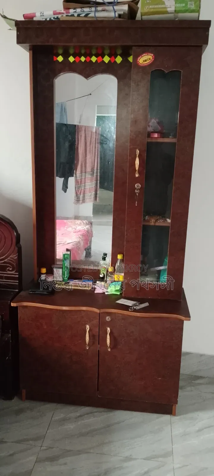 খাট এবং ড্রেসিং টেবিল