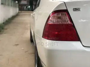 Toyota Corolla 2005 White