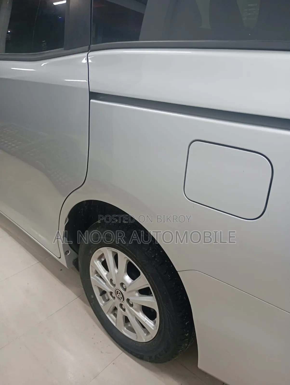 Toyota Noah 2021 Silver