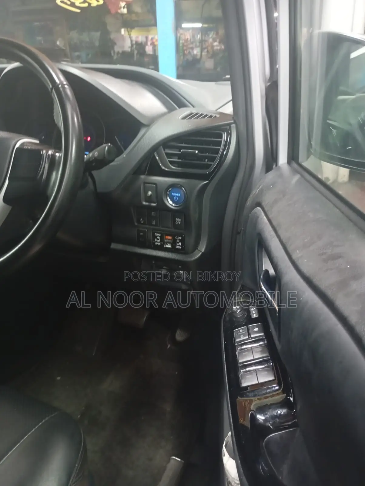 Toyota Noah 2021 Silver