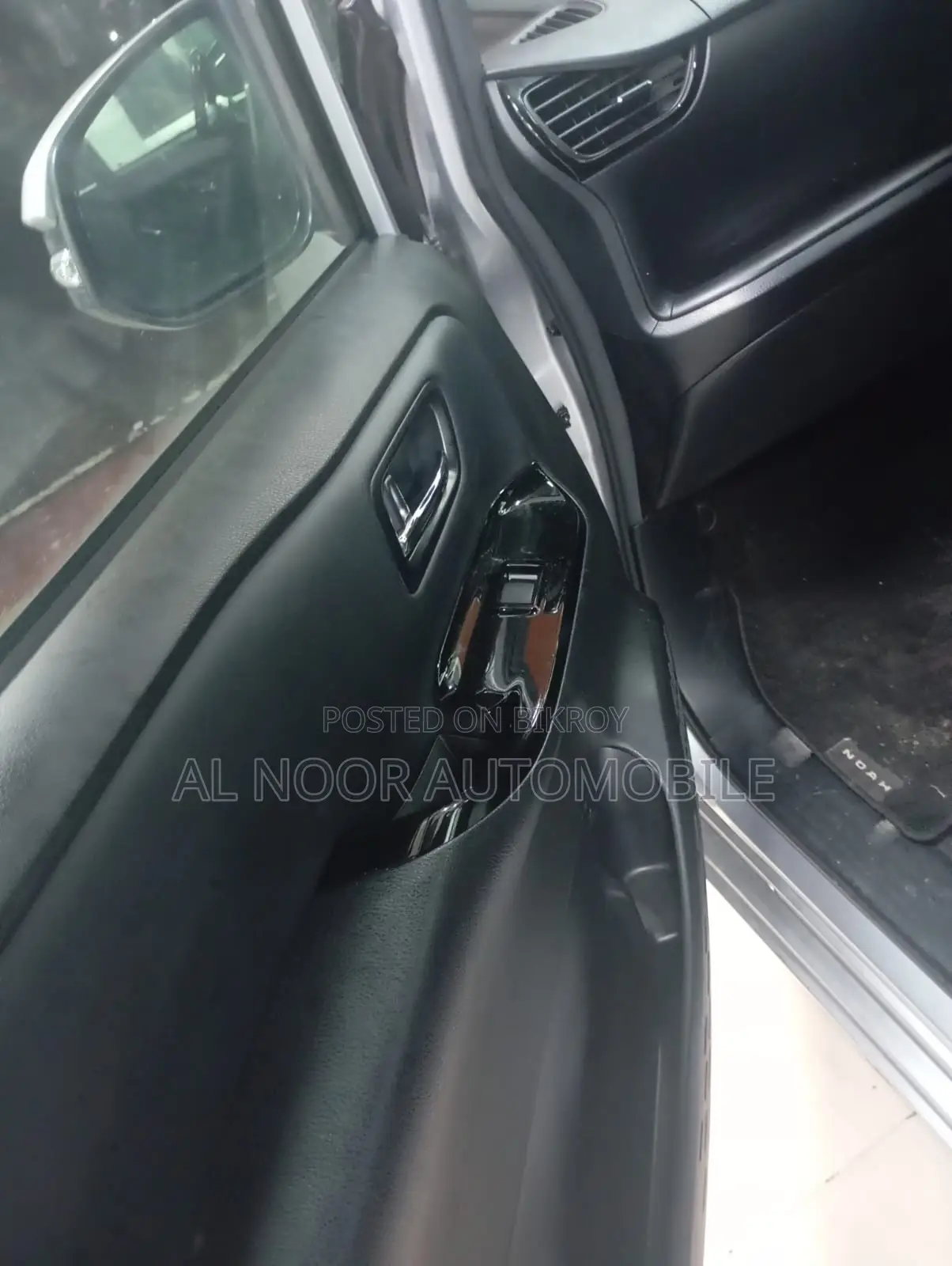 Toyota Noah 2021 Silver
