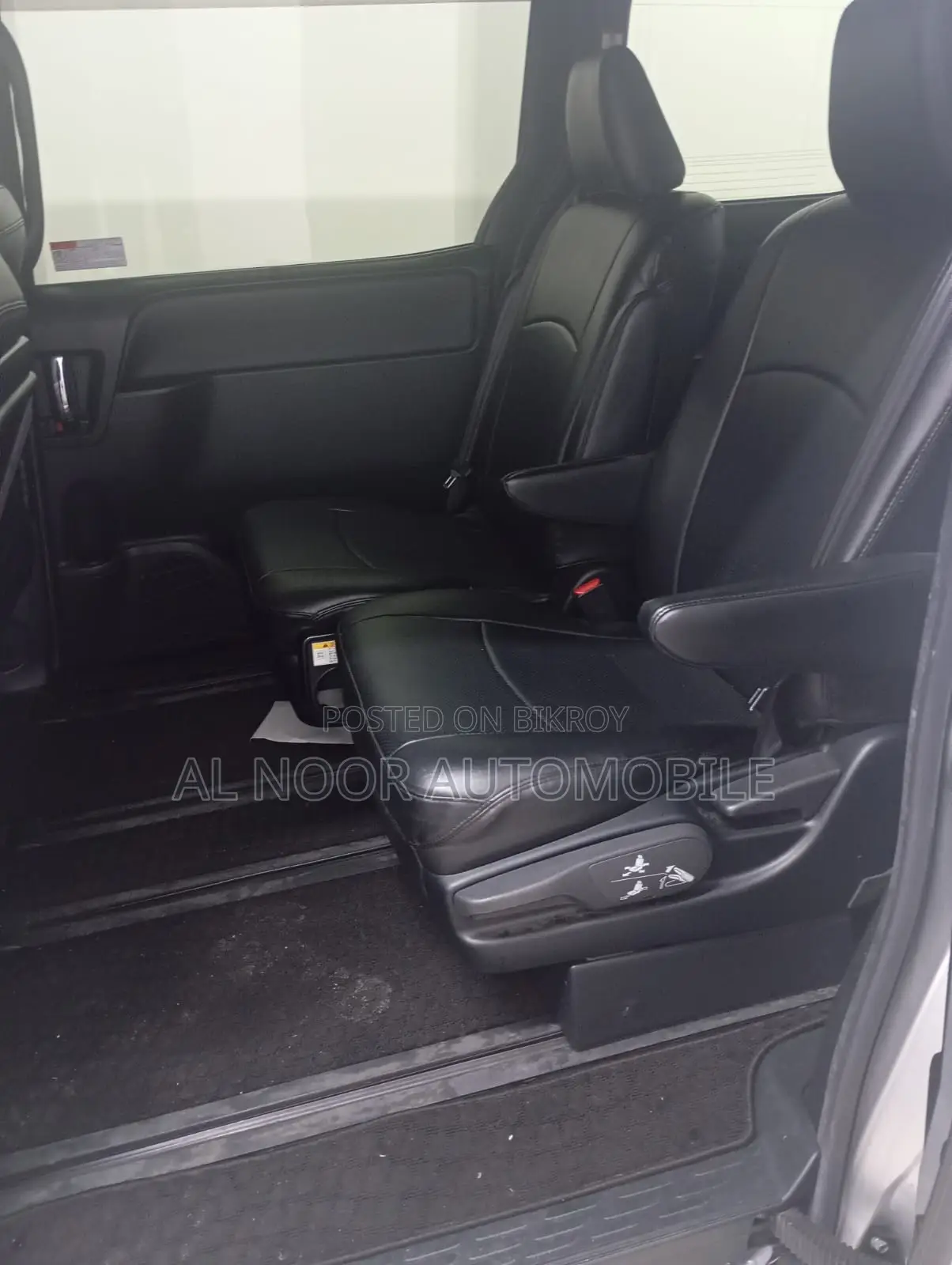 Toyota Noah 2021 Silver