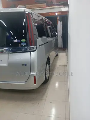Toyota Noah 2021 Silver