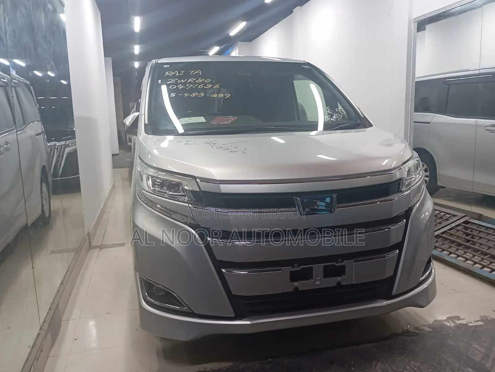 Toyota Noah 2021 Silver