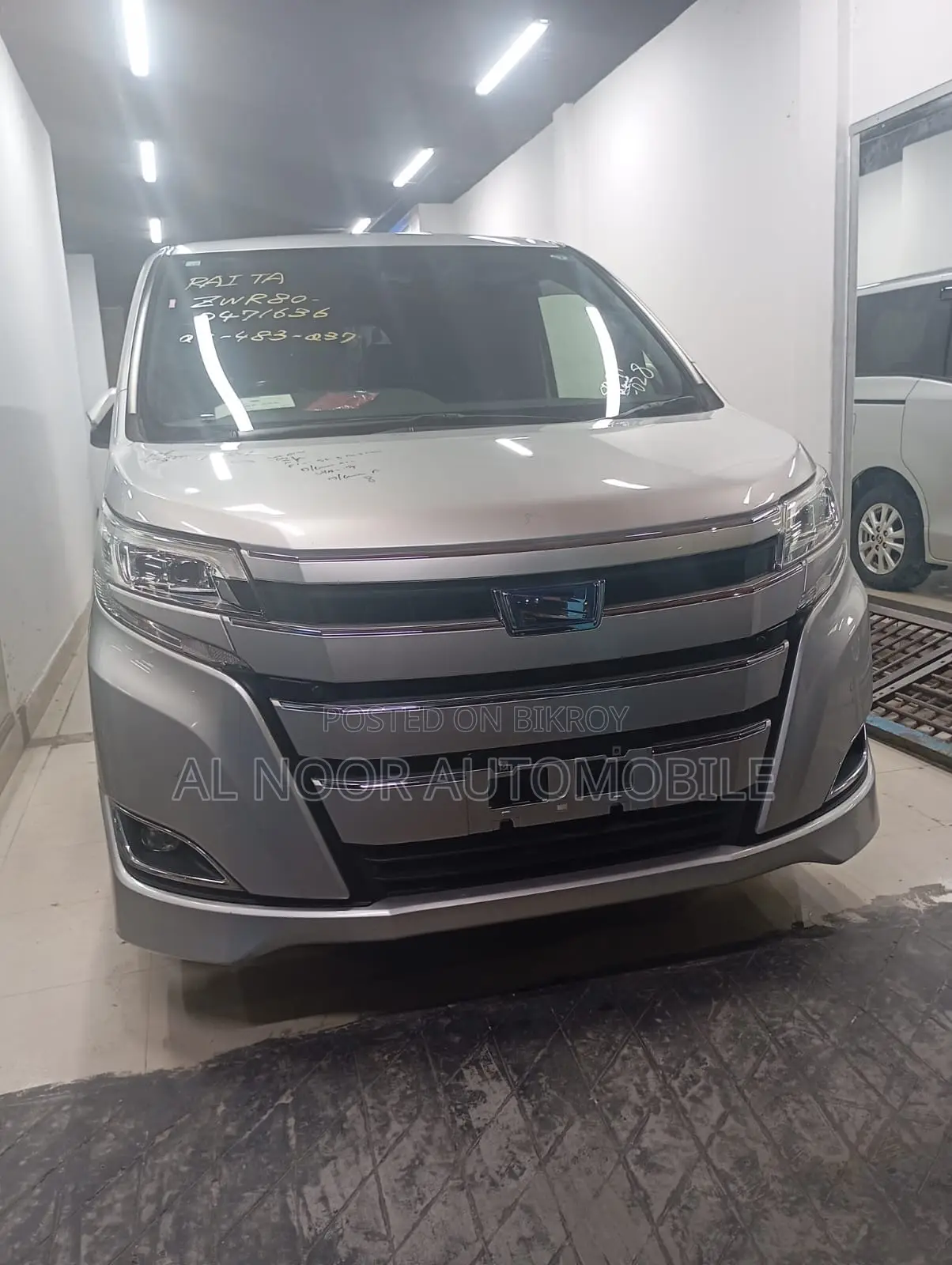 Toyota Noah 2021 Silver