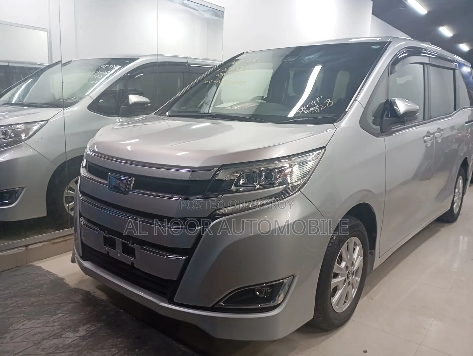 Toyota Noah 2021 Silver