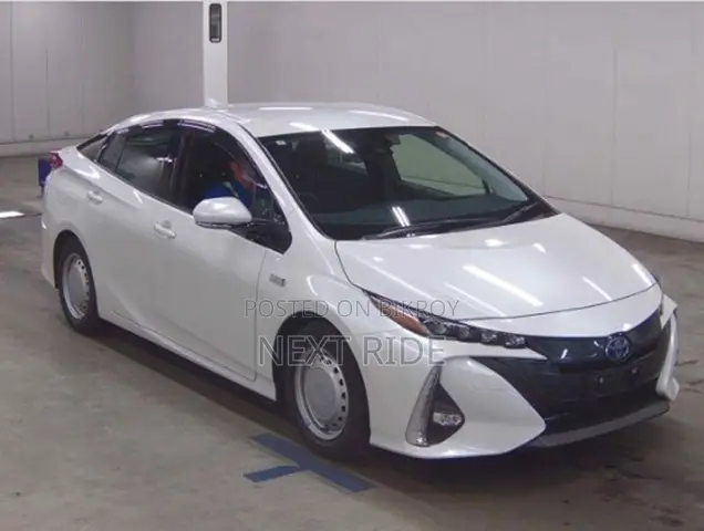 New Toyota Prius 2021 Pearl