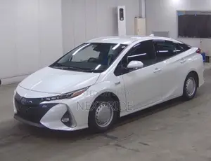 New Toyota Prius 2021 Pearl