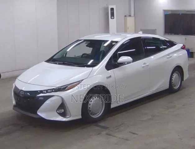 New Toyota Prius 2021 Pearl
