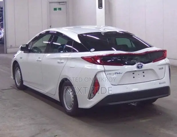 New Toyota Prius 2021 Pearl