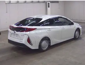 New Toyota Prius 2021 Pearl