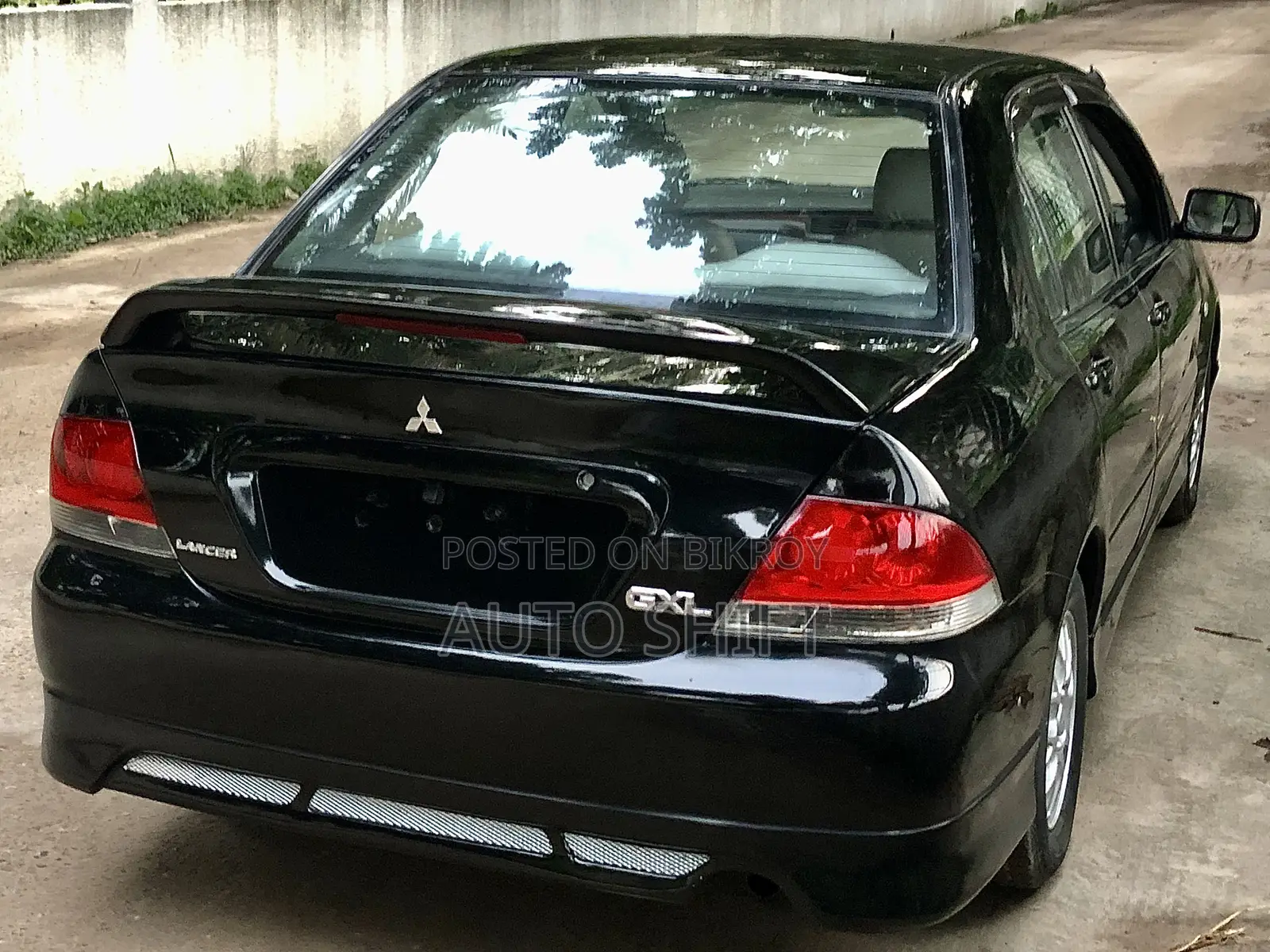 মিতসুবিশি ল্যান্সার ২০১১ কালো