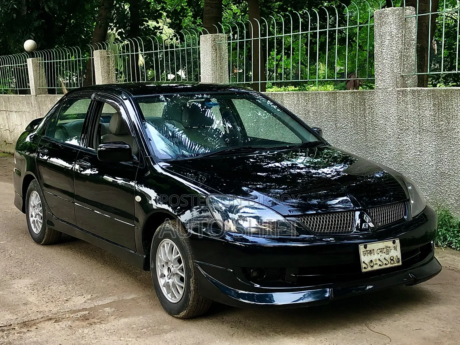 মিতসুবিশি ল্যান্সার ২০১১ কালো