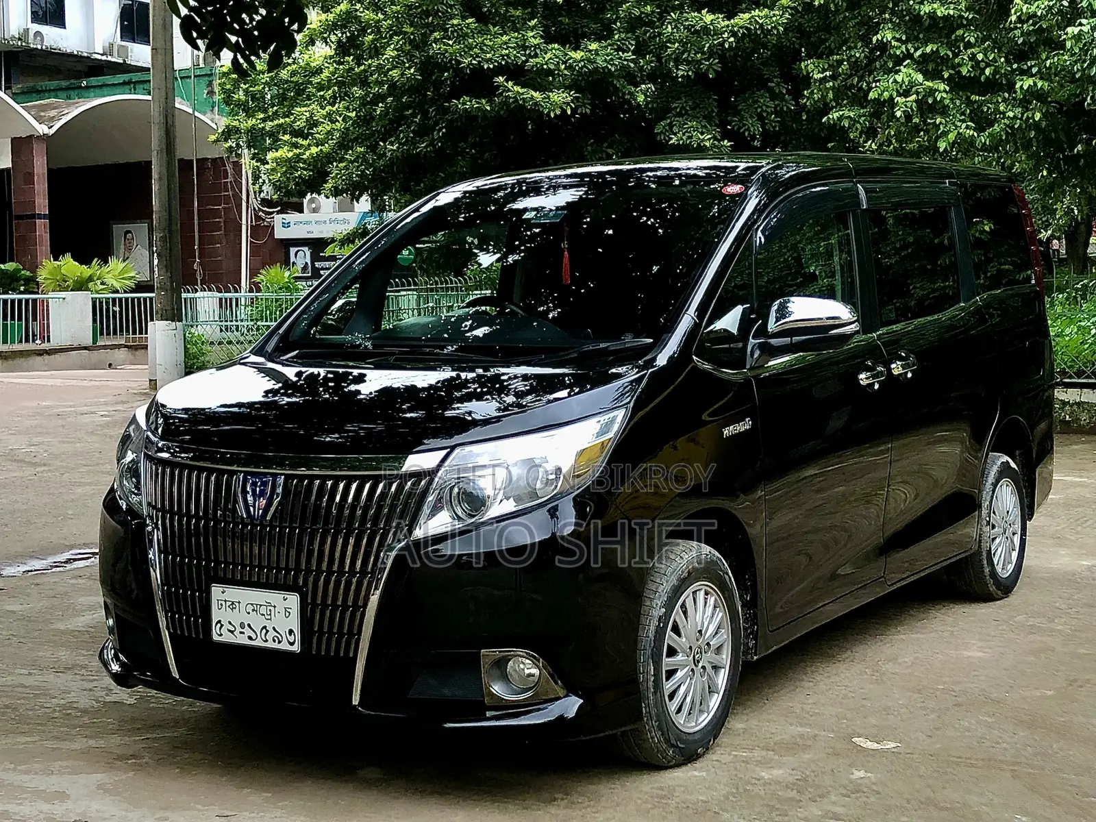 Toyota Esquire 1.8 Front Wheel Drive Hybrid (7 seater) 2016 Black