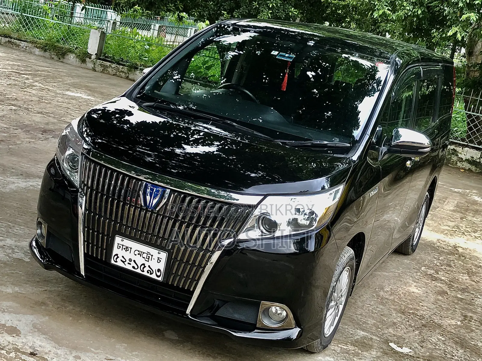 Toyota Esquire 1.8 Front Wheel Drive Hybrid (7 seater) 2016 Black