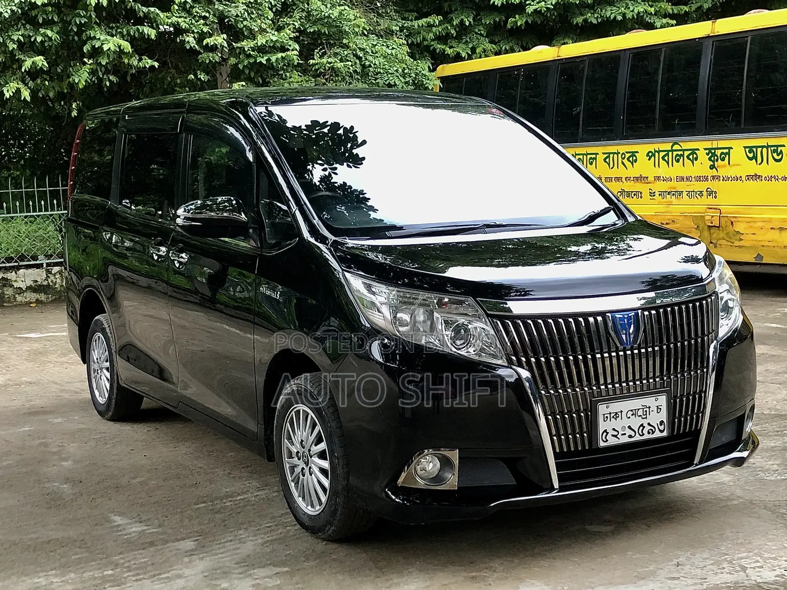 Toyota Esquire 1.8 Front Wheel Drive Hybrid (7 seater) 2016 Black