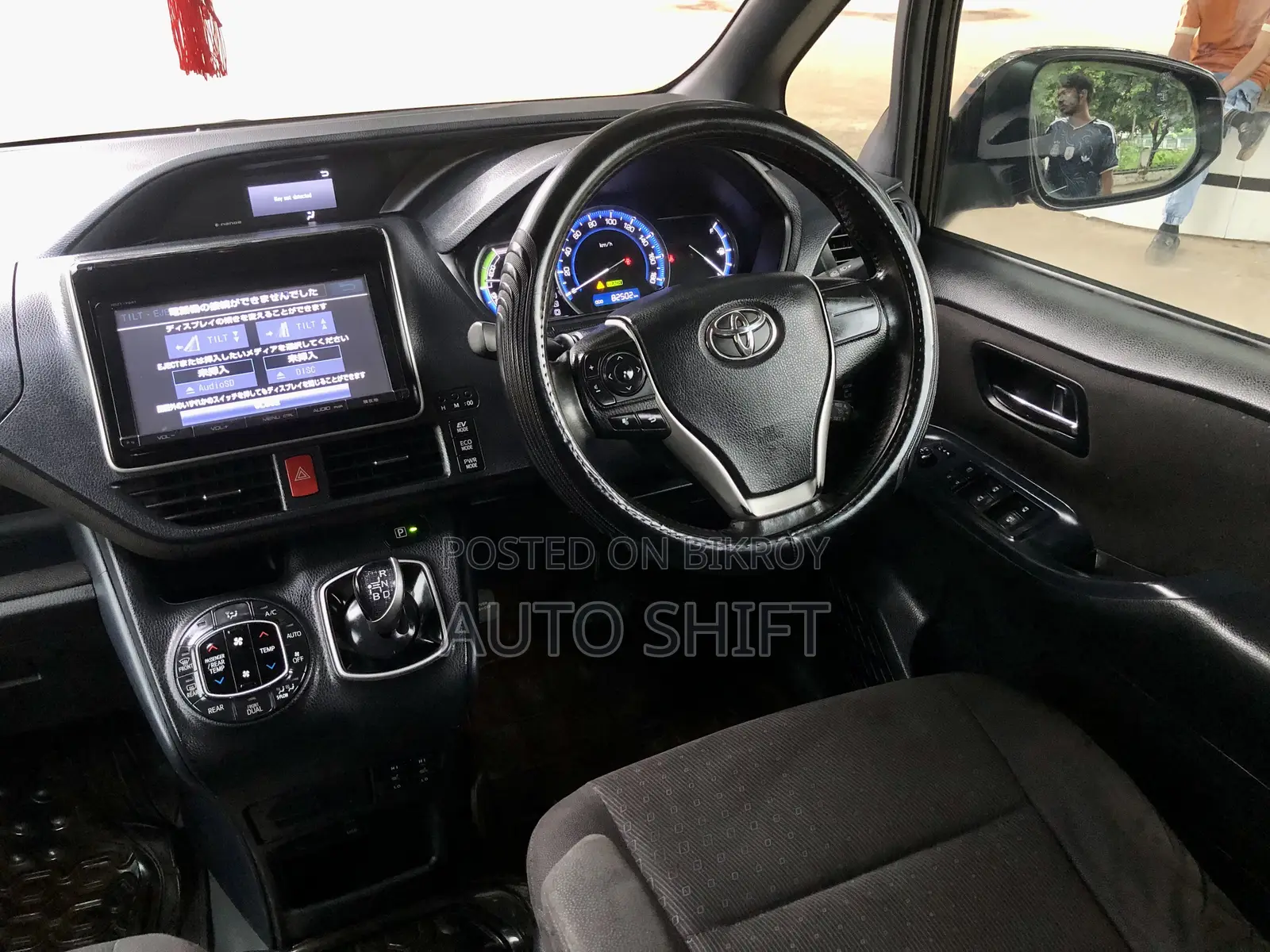 Toyota Esquire 1.8 Front Wheel Drive Hybrid (7 seater) 2016 Black