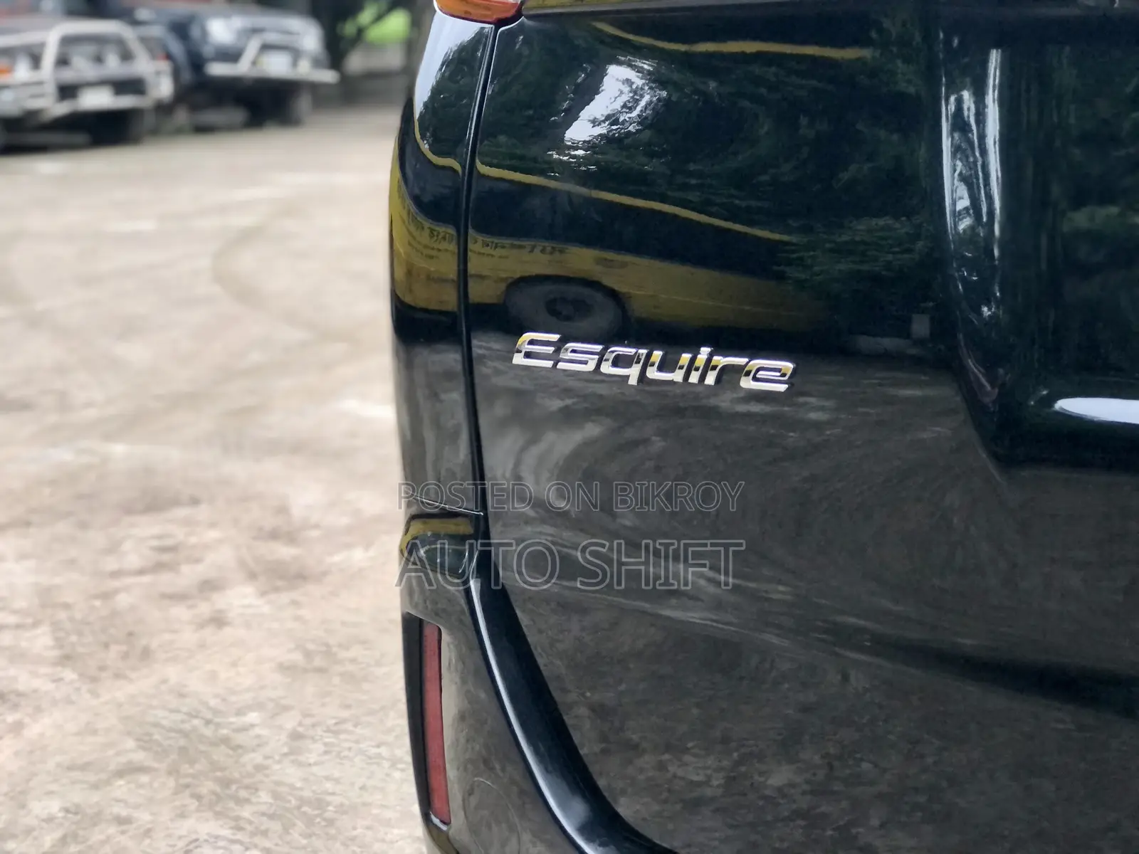 Toyota Esquire 1.8 Front Wheel Drive Hybrid (7 seater) 2016 Black