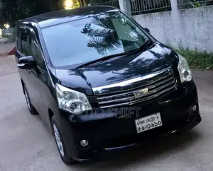 Toyota Noah 2010 Black