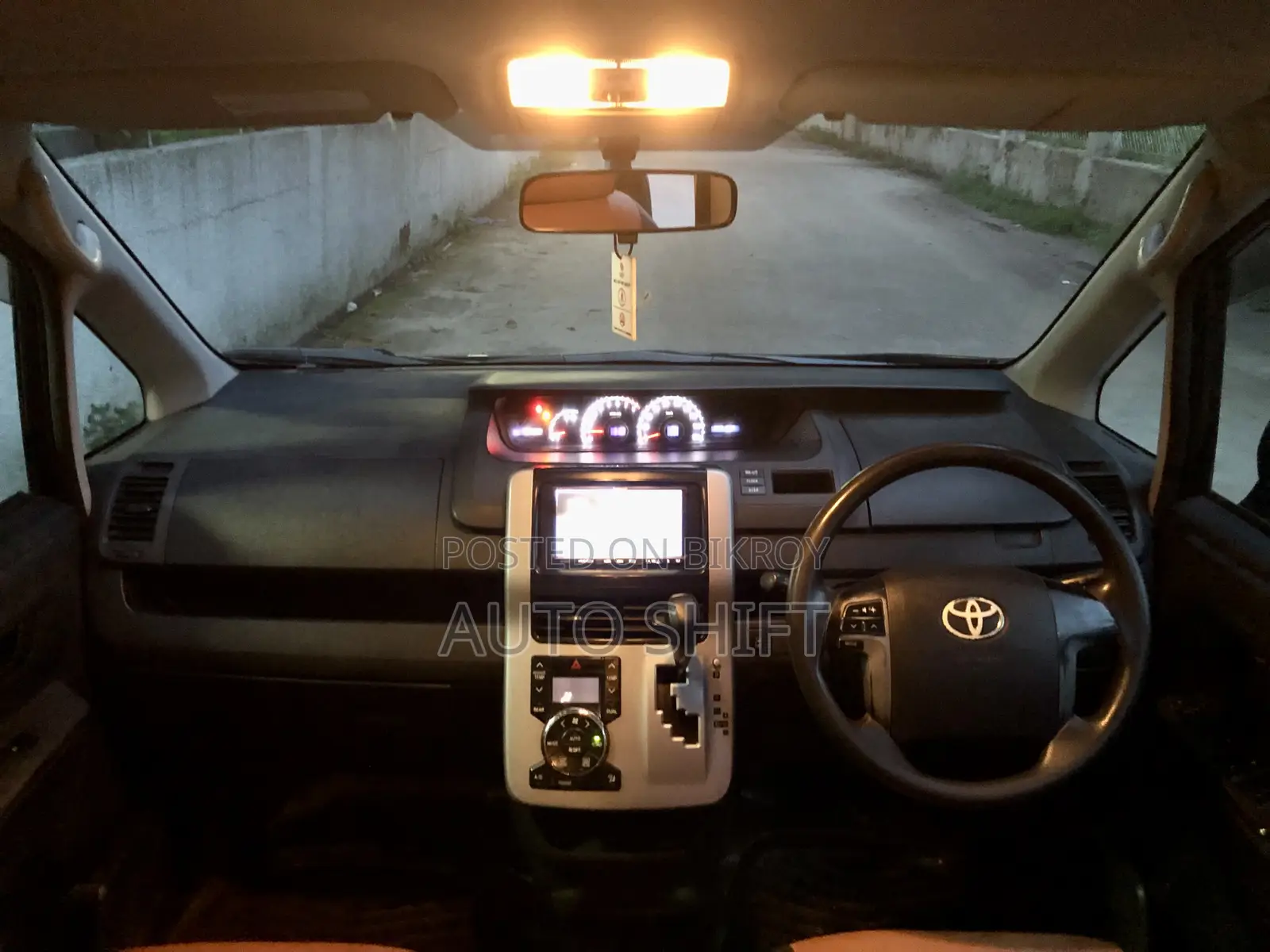 Toyota Noah 2010 Black