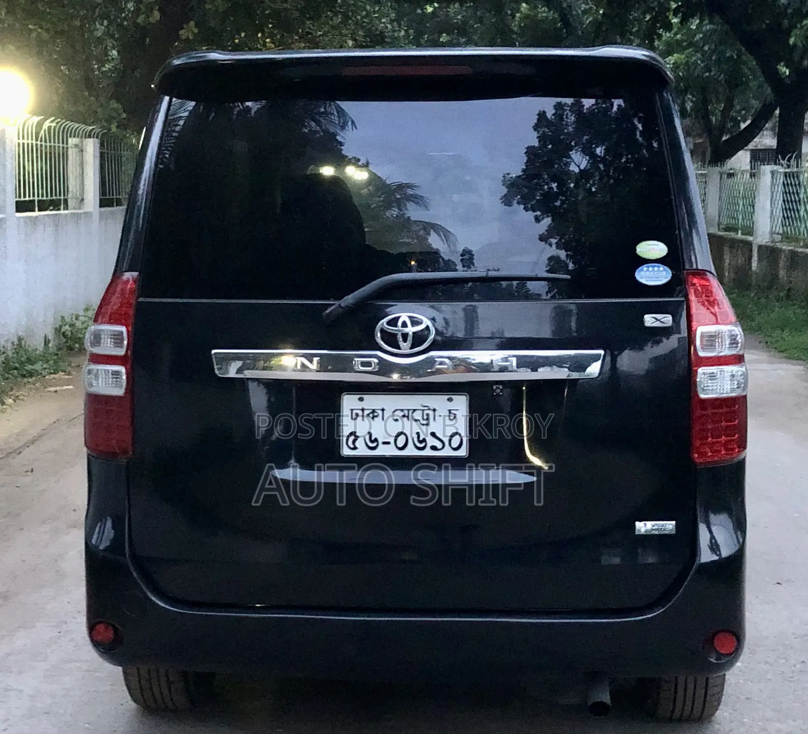 Toyota Noah 2010 Black