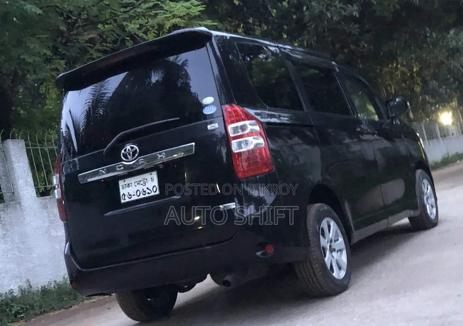 Toyota Noah 2010 Black