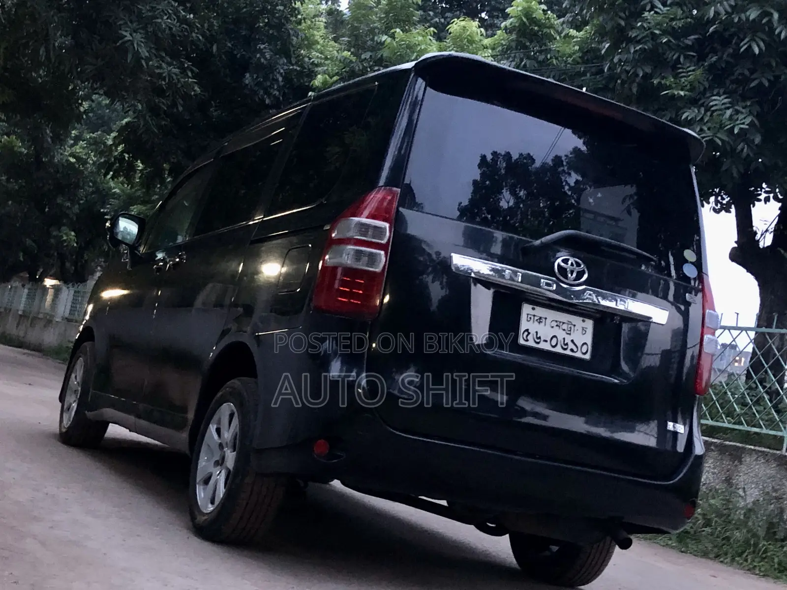 Toyota Noah 2010 Black